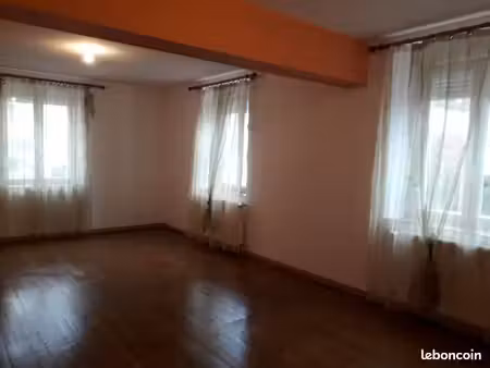 grand appartement f2 en plein centre ville