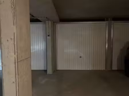 location place parking et box
