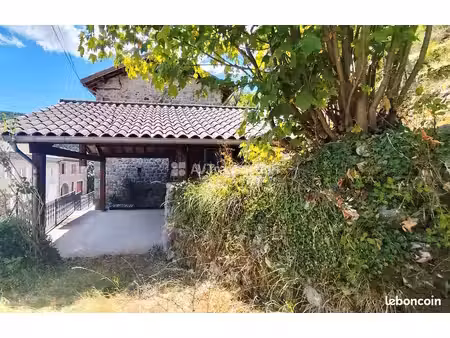 maison en pierre  3 chambres  garage  terrasse  jardin