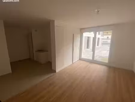 studio 30m² et 16m² de terrasse