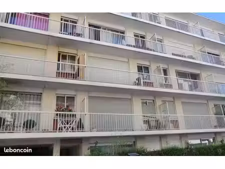 beau studio 30m² avec balcon filant