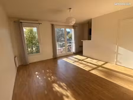 location studio clamart 28 m2 proche mairie