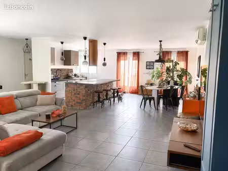appartement 113 m² – 3 chambres – terrasse 30 m² – balcon 15 m² – 4 place de parkings