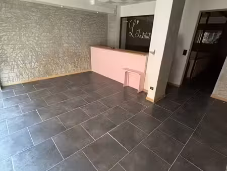 loue local commercial 64m2 à oraison