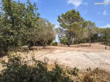 terrain à bâtir de 2299 m² à saint-raphael (83)