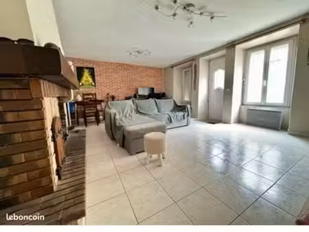 maison a centre maisse(91)  62m2 cour 6m2  2 niveaux  4ps; rer d   commerces proche