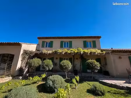 maison en bordure de village