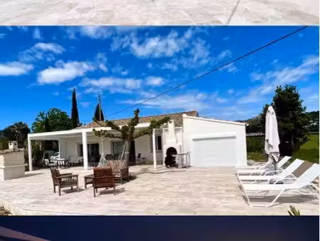 villa à la campagne aux multiples prestations