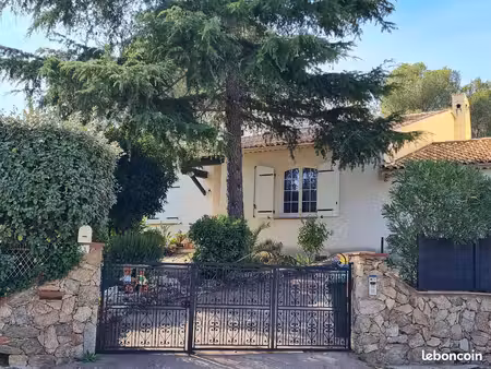 saint-aygulf  proche du centre ville  maison 3 chambres de 133 m² habitables dont un logem