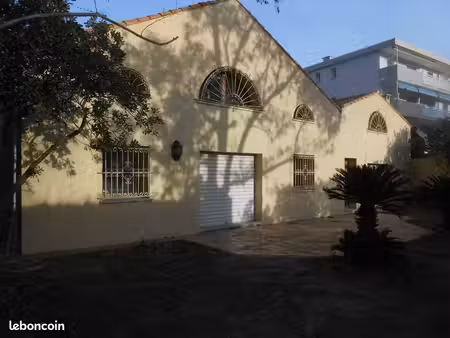 grande bastide ancienne au coeur de la crau
