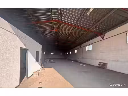 entrepôt / local d’activité de 600 m² à louer – terrain de 2 000 m² (extensible) – 4 000 h