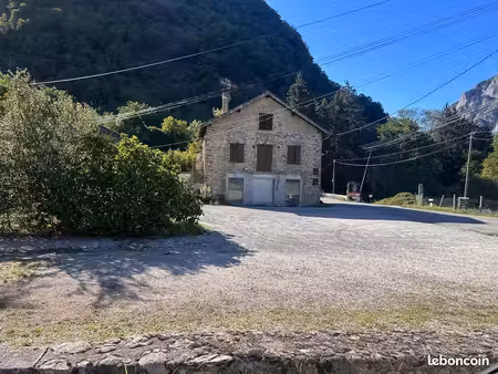 a louer local commercial – emplacement stratégique (les cabannes)