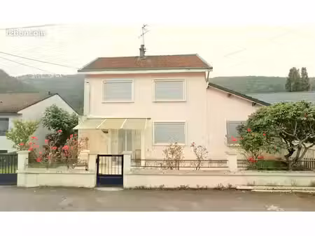 maison dans les ardennes avec vue sur la vallée de la meuse