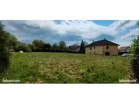 vends terrain à bâtir