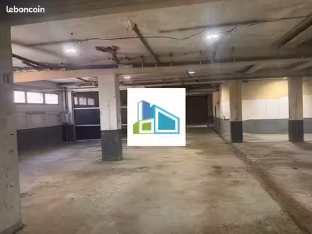 local 1023 m² toulon