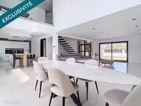 propriété 6 pièces 246 m²