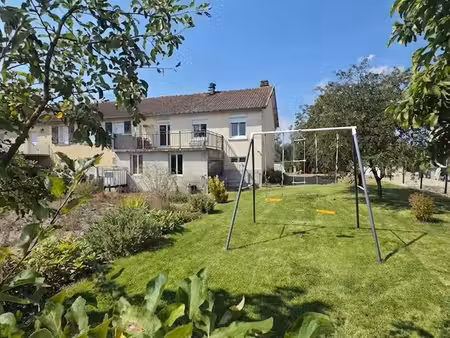 ​maison lumineuse et pleine de charme avec terrain
