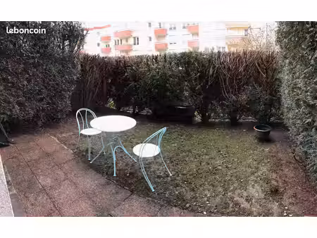 location studio avec jardin  parking et cave à côté du rer