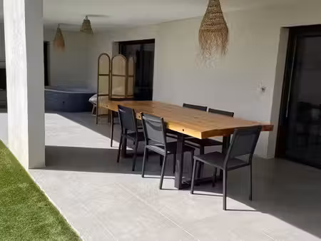 rez de villa t2 avec jardinet & place de parking