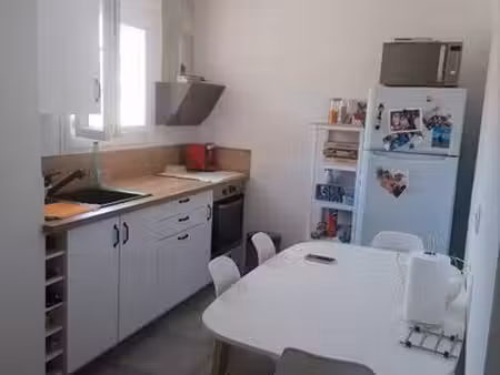 appartement t2 refait neuf a sollies pont.parking privé. 640 euros charges comprises.b