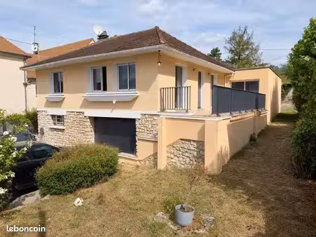 maison rénovée proche école et commerces