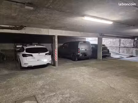 place de parking souterraine électrifiée à montreuil