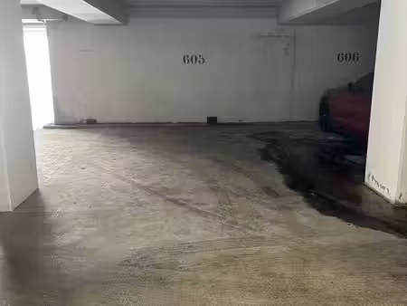 un emplacement de parking