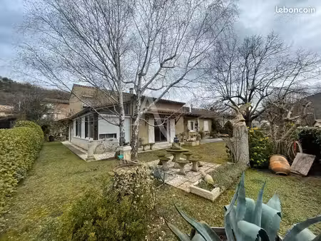 villa 5 pièces 213 m²