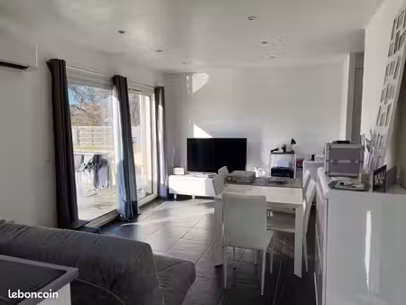 appartement f2 de 50 m² à fréjus avec grande terrasse