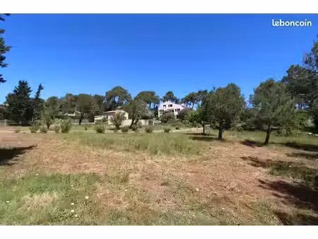 la villa panoramque sur un terrain dominant de 5 744 m² avec piscine