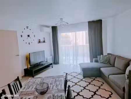 calvi – t2 spacieux meublé et climatisé  terrasse 14 m² – très bons revenus locatifs