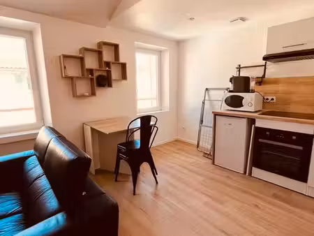 appt t2 28 m² + mezzanine 8 m² meublé – centre-ville la crau (bail étudiant / mobilité)