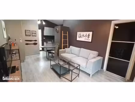 appartement six fours location à l'année / bail mobilité