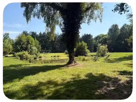 étang et terrain de loisirs