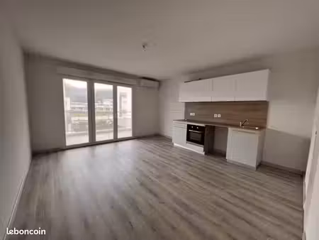studio 1 pièce 27 m²
