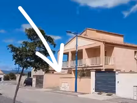 très beau t2 meublé avec climatisation  jardin  parking privé
