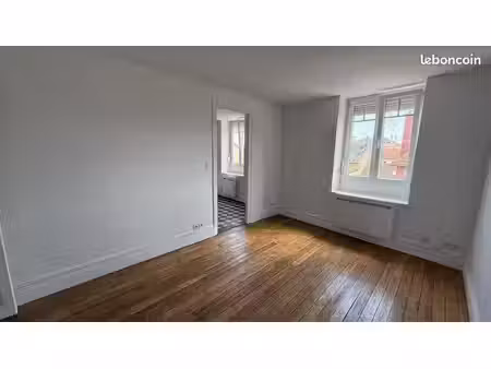 bel appartement sur la place de l’église