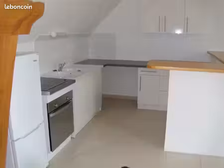 apt f2- 54 m° - mansardé - 300 m hôpital - st andré - 510