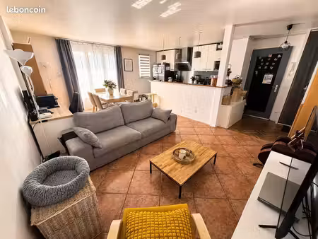 neuilly-plaisance – lumineux 3 pièces traversant de 67 m² avec 2 balcons  cave et box