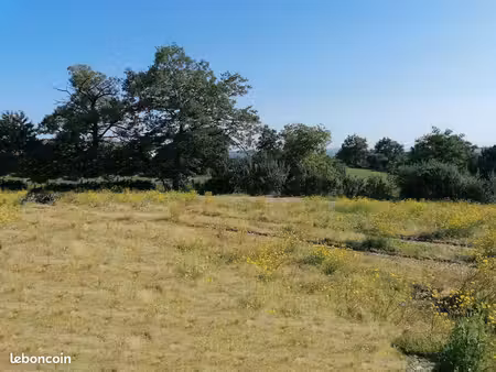 terrain à bâtir de 704 m² à colombies