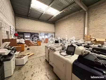 local d'activité 1 501 m²