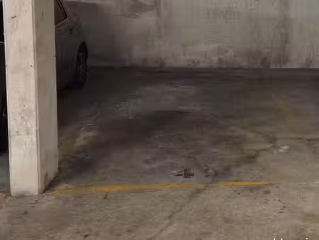 vends place résidence securisée