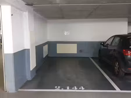 belle place de parking securisee