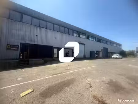 local commercial 2 450 m²