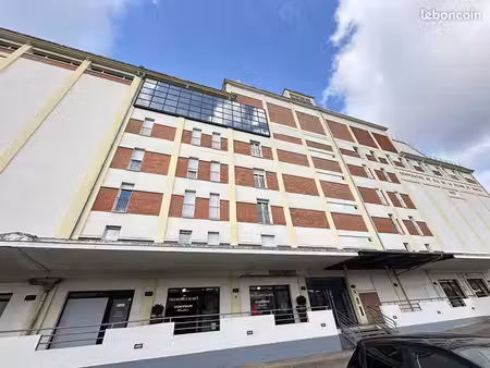 local commercial 94 m² st julien les villas