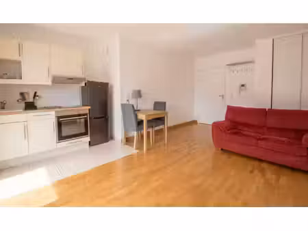 f2 meublé avec parking