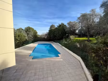 t1 bis avec balcon et parking à cannes