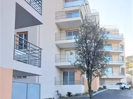 t2 avec balcon et parking à cavalaire sur mer