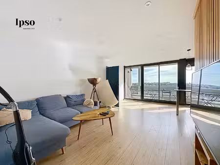 appartement 4 pièces traversant de 85 m² avec grand balcon et garage