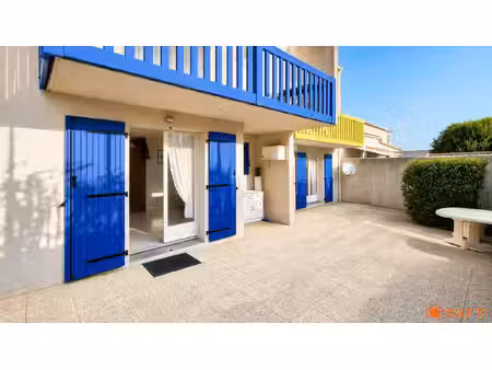 à deux pas du port – t3 avec vaste terrasse